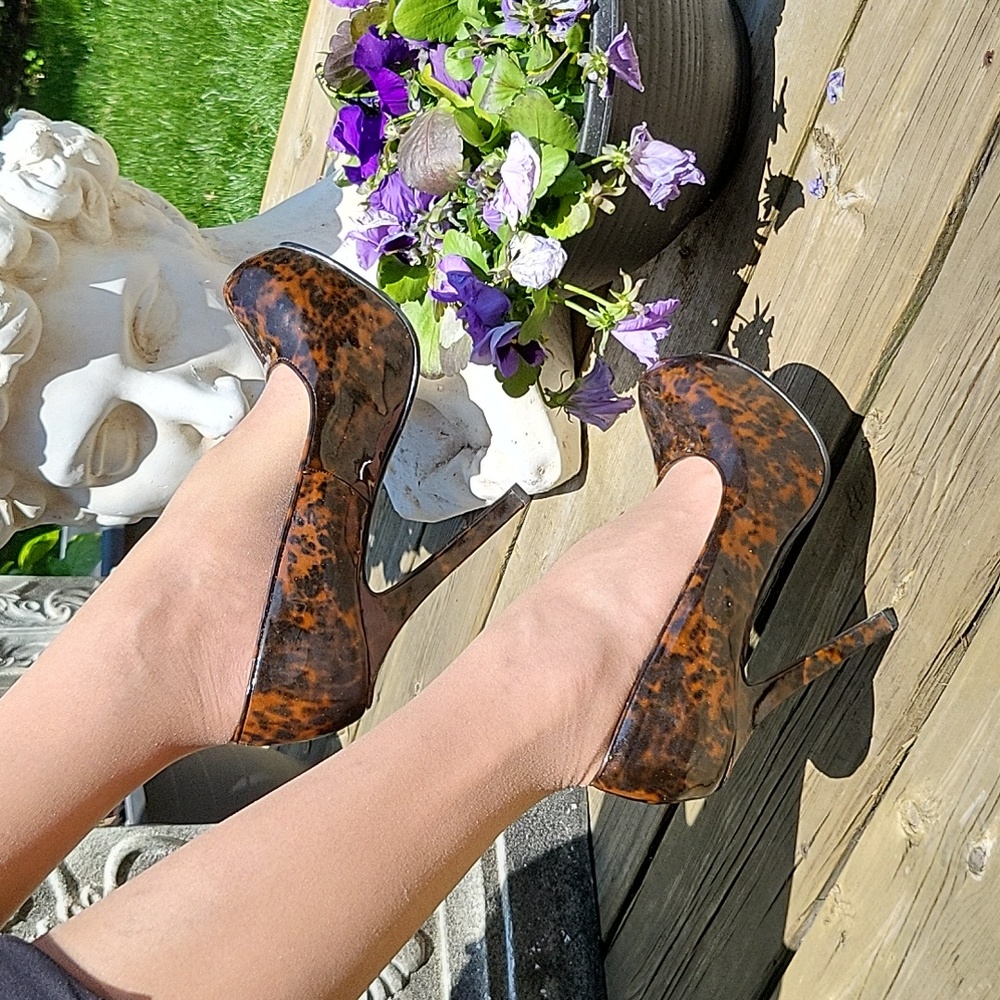 Tortoiseshell Stilettos! Faux-Patent, Super Sexy and Shiny, 7